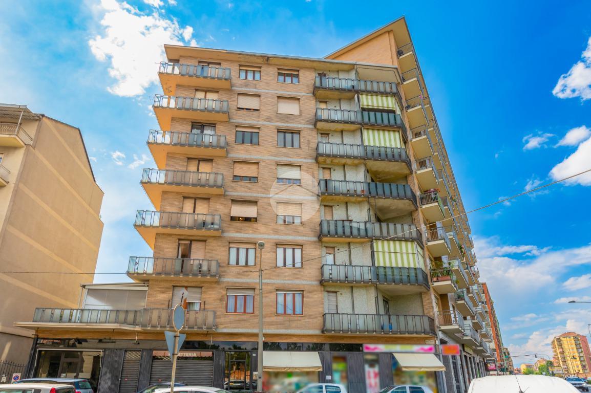 4 rooms Apartment in Turin, Italy No. 134675