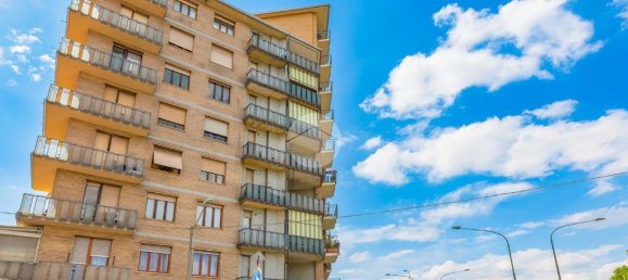 4 rooms Apartment in Turin, Italy No. 134675 2