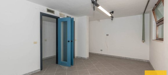 Офис с 3 комнатами в Палермо, Италия № 263108 10