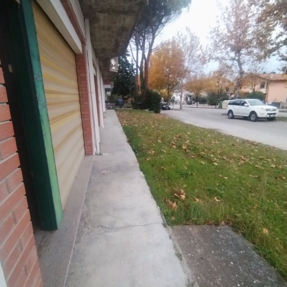 142m² Commercial property in Coriano, Italy No. 206220