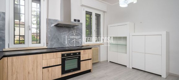 3 chambres Appartement à Reggio Emilia, Italy No. 341755 4