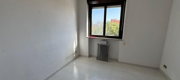 4 rooms Apartment in Taranto, Italy No. 261134 9