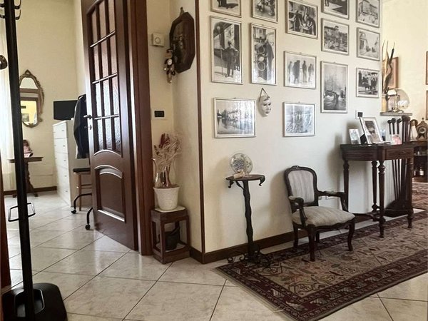 2-salle Appartement à Limbiate, Italy No. 181195