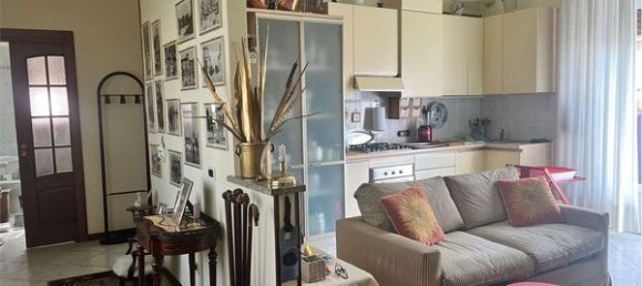 2-salle Appartement à Limbiate, Italy No. 181195 18