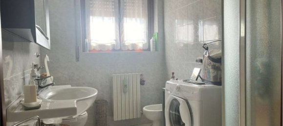 2-salle Appartement à Limbiate, Italy No. 181195 10