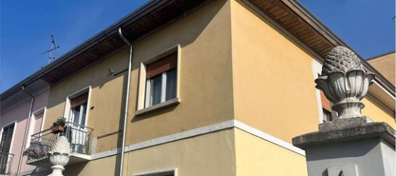 2-salle Appartement à Limbiate, Italy No. 181195 25