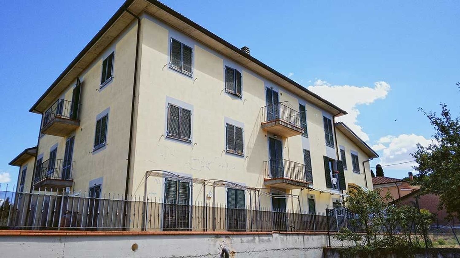 4 rooms Apartment in Foiano della Chiana, Italy No. 194861