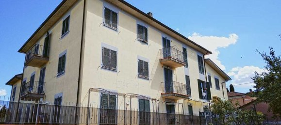 4 rooms Apartment in Foiano della Chiana, Italy No. 194861 2