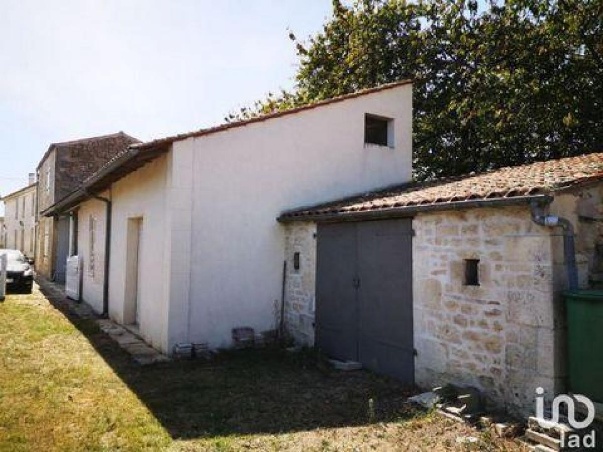 Casa de 4 dormitorios en Bords, France No. 31998