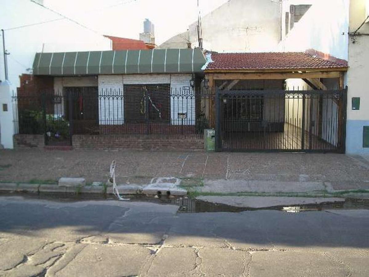3 bedrooms House in Moron, Argentina No. 11244