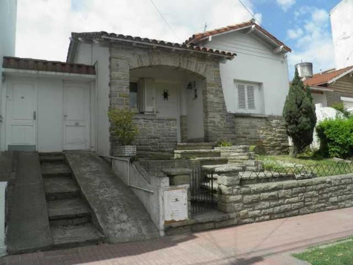 2 bedrooms House in Mar del Plata, Argentina No. 91996