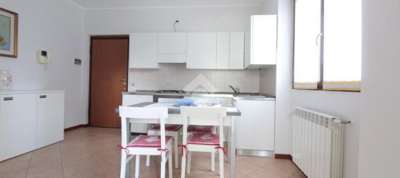 2-salle Appartement à Aicurzio, Italy No. 17622 10
