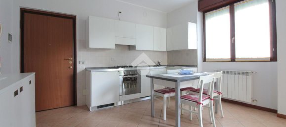 2-salle Appartement à Aicurzio, Italy No. 17622 9