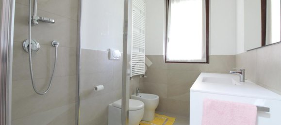 2-salle Appartement à Aicurzio, Italy No. 17622 20