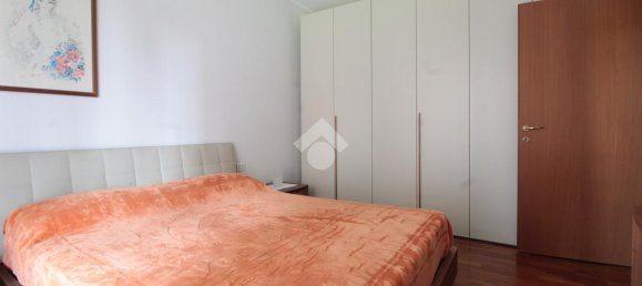 2-salle Appartement à Aicurzio, Italy No. 17622 17