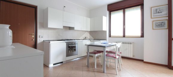 2-salle Appartement à Aicurzio, Italy No. 17622 8