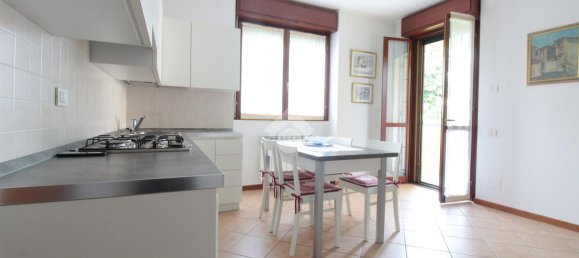 2-salle Appartement à Aicurzio, Italy No. 17622 2