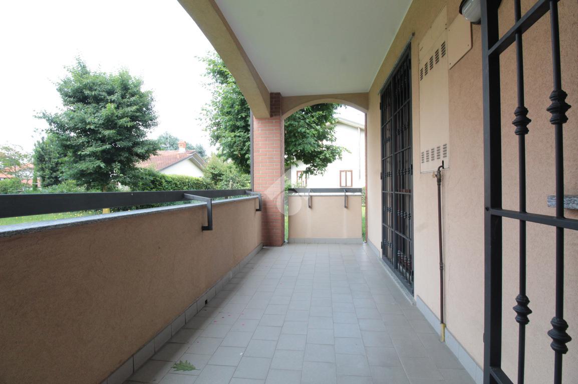 2-salle Appartement à Aicurzio, Italy No. 17622