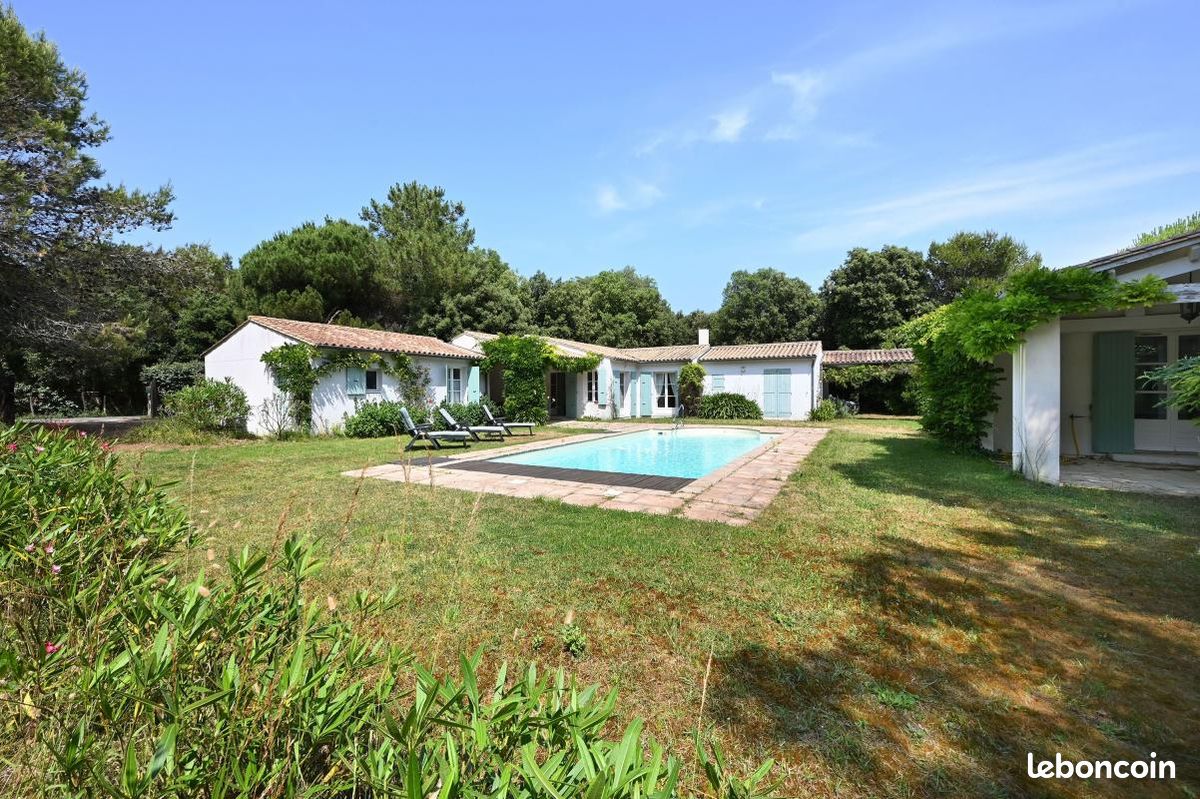 Casa de 8 dormitorios en Les Portes-en-Re, France No. 340791