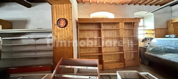 Коммерческая недвижимость с 1 комнатой в Ареццо, Италия № 81270 4