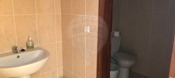 57m² Commercial property in Casal de Cambra, Portugal No. 93152 16