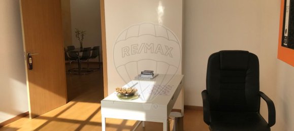 57m² Commercial property in Casal de Cambra, Portugal No. 93152 9