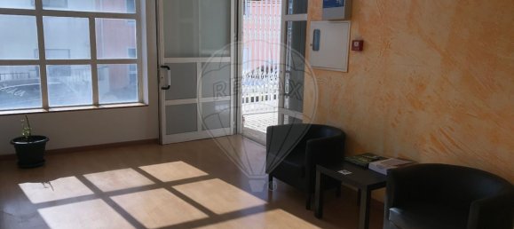 57m² Commercial property in Casal de Cambra, Portugal No. 93152 11