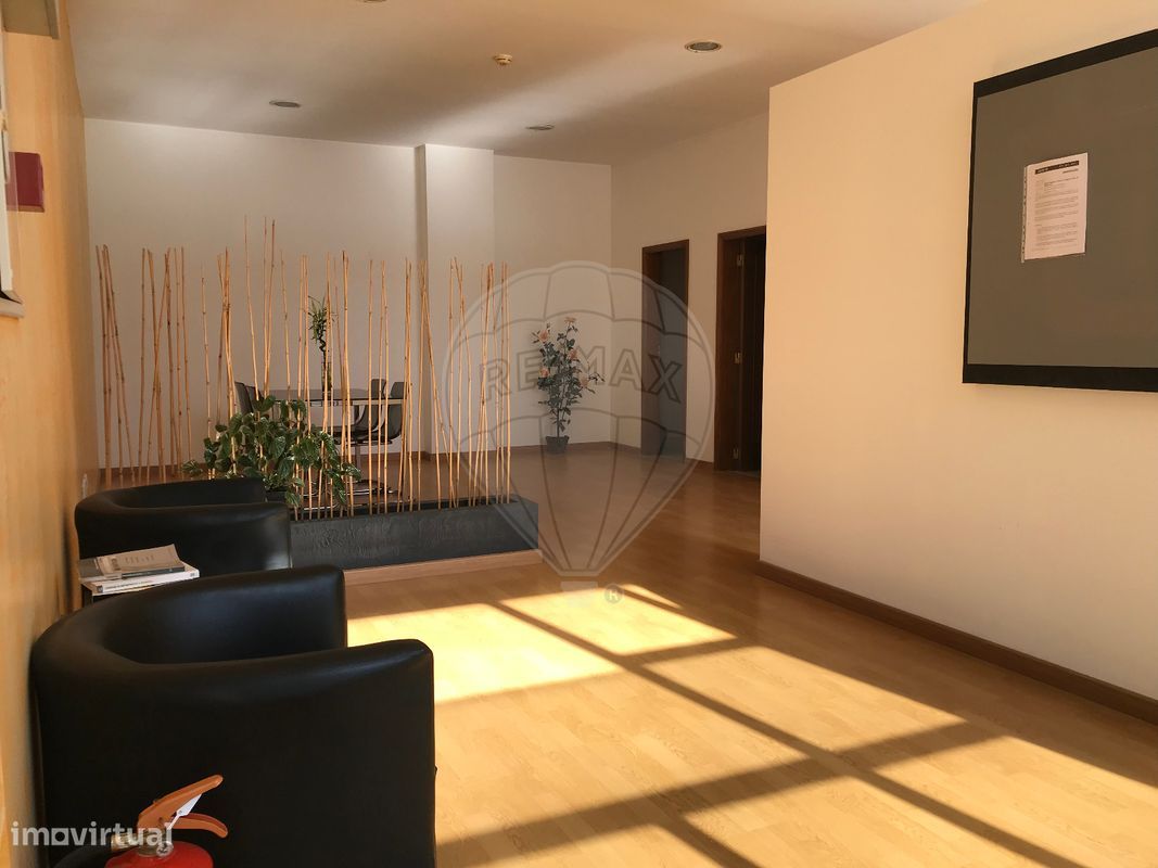 57m² Commercial property in Casal de Cambra, Portugal No. 93152