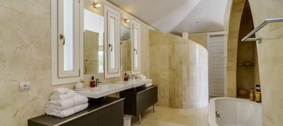 5 bedrooms Villa in El Madronal, Spain No. 22961 16