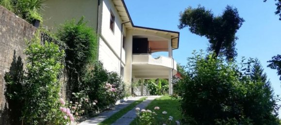 6 rooms House in Carrara, Italy No. 45786 3