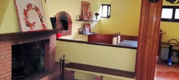 6 rooms House in Carrara, Italy No. 45786 9