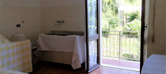 6 rooms House in Carrara, Italy No. 45786 19
