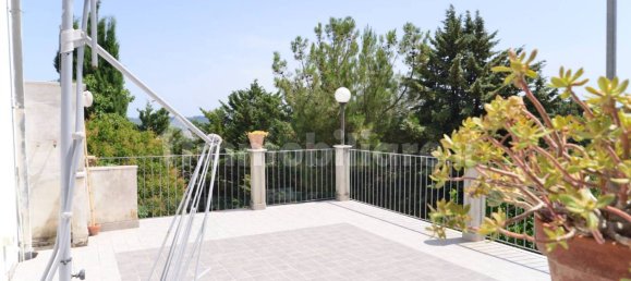 Вилла с 3 спальнями в Спольторе, Италия № 259328 8