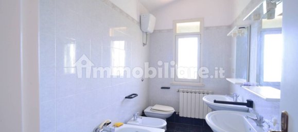 Вилла с 3 спальнями в Спольторе, Италия № 259328 35