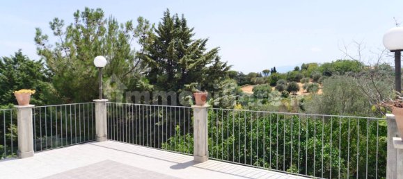 Вилла с 3 спальнями в Спольторе, Италия № 259328 9