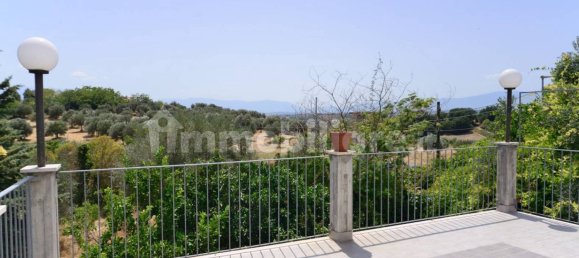 Вилла с 3 спальнями в Спольторе, Италия № 259328 11