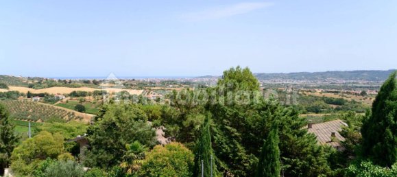 Вилла с 3 спальнями в Спольторе, Италия № 259328 41