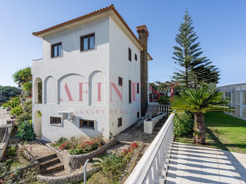 5 bedrooms Villa in Cascais, Portugal No. 116547