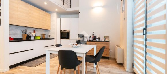 5 rooms Apartment in Turin, Italy No. 72207 5