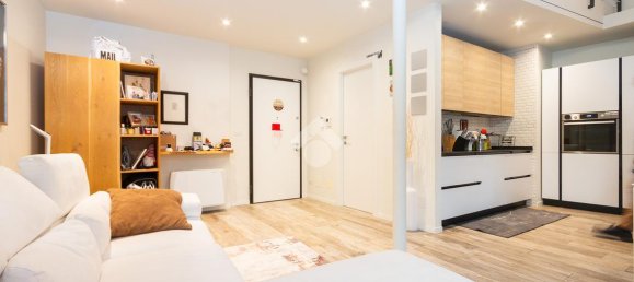 5 rooms Apartment in Turin, Italy No. 72207 2