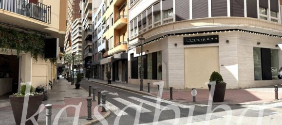 Apartamento de 4 dormitorios en Alicante, Spain No. 70105 46