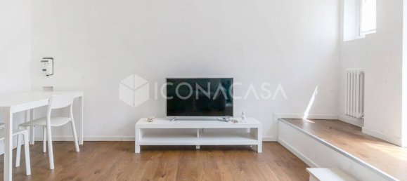2 bedrooms Apartment in Milan, Italy No. 327556 4