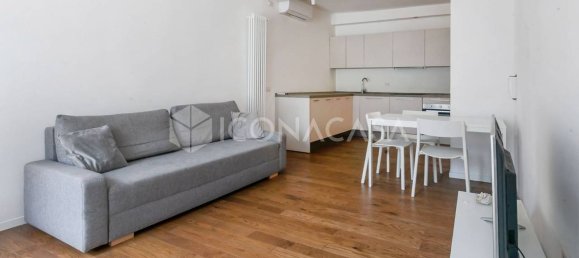 2 bedrooms Apartment in Milan, Italy No. 327556 3