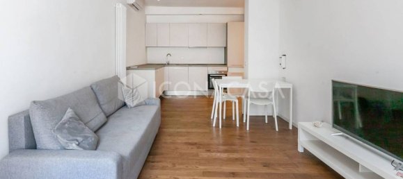 2 bedrooms Apartment in Milan, Italy No. 327556 2