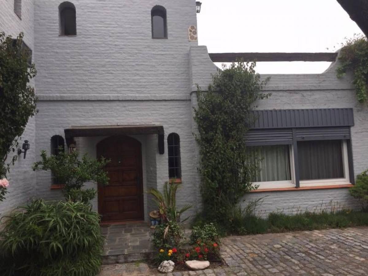 4 bedrooms House in San Isidro, Argentina No. 76949