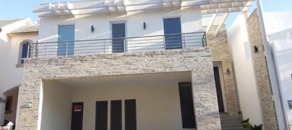 Casa de 3 dormitorios en Salinas Victoria, Mexico No. 164844 2