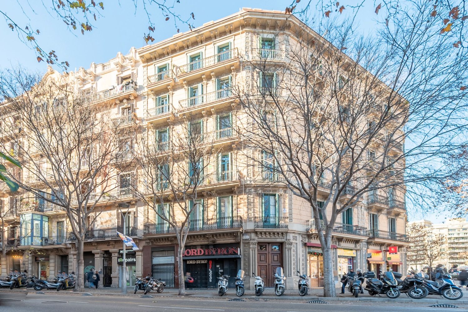 Apartamento de 5 dormitorios en Eixample, Spain No. 78490