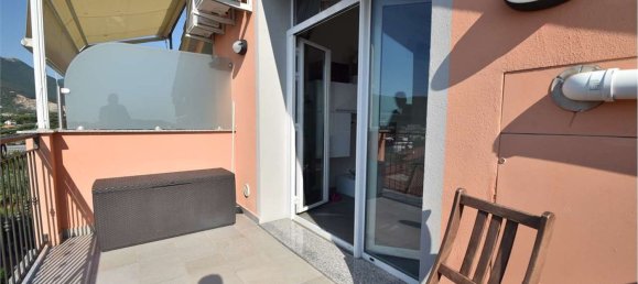 Квартира с 2 комнатами в Лоано, Италия № 291988 9