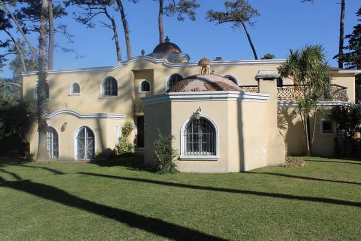 4 bedrooms House in Maldonado, Uruguay No. 9490