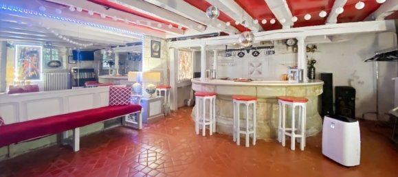 Замки и поместья с 6 спальнями в Шательро, Франция № 293765 12